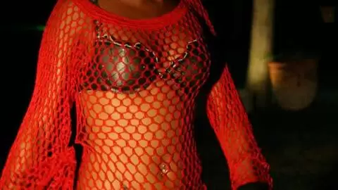 Priska Farel desnudandose   photo 07