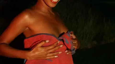 Priska Farel haciendo un strip   photo 11