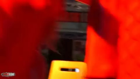 2 strippers teniendo sexo con un strapon en público photo 02