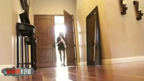 El gran coño peludo de Raylene toma la gran polla de Mark Wood - MILF en medias es golpeada photo 01