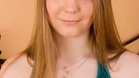 Putita de grandes tetas naturales nos muestra su tanga blanca photo 1