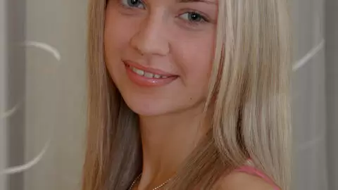 Suave jovencita tocandose el xoxo photo 2