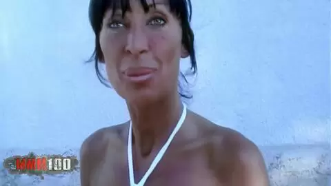 MILF amateur Sabrina-XX en una sesión de sofá con Samuel - Grandes tetas y acción intensa photo 01