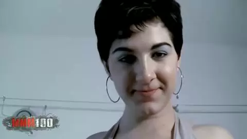Sabrina posando  