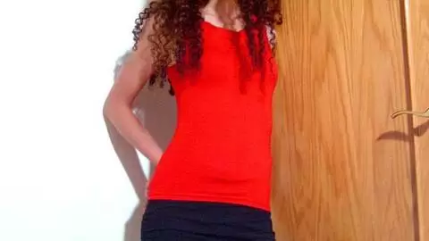 Safia desnudandose  