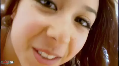 Serie de fotos en el sofá con la deliciosa niña árabe Safia photo 15