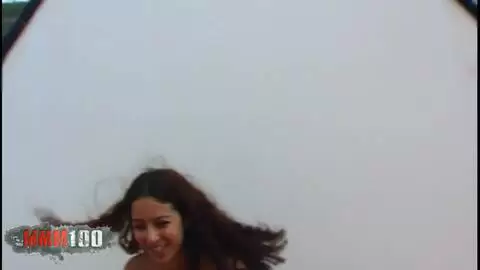 La guapa jovencita árabe flaca Safia en leggings en la terraza photo 12