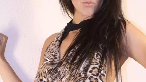 Samia Duarte desnudandose  