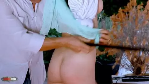 Sara Ray es atada y complacida en la terraza por su pareja dominante photo 3