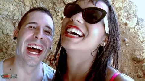 La sublime joven mestiza Sasha Jones es follada en la playa por Kevin White photo 01