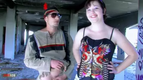 A los 19 años, Shalimare revela sus bonitas formas voluptuosas en su primera escena porno. photo 01