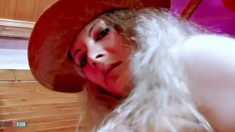 La rubia francesa Shana Spirit en jeans ajustados bailando y desnudándose photo 06