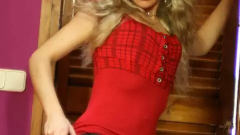 Shana Spirit desnudandose  photo 3