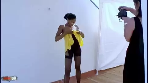 Sesión de fotos en la terraza con la preciosa negrita francesa Shania y su amiga Kim photo 03