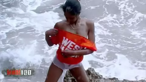 Follada interracial en la playa con Shania, una linda nena de ébano photo 02