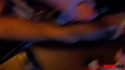 Un fetichista filma a su chica mientras ella lo chupa y él lo gira en las medias photo 14