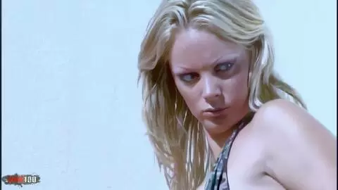 La guapa rubia de grandes tetas Sheila se desnuda en la terraza photo 02