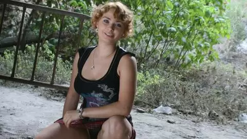 Sofia Prada desnudandose   photo 4