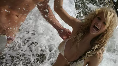 Joven estudiantes desnuda en la playa photo 11