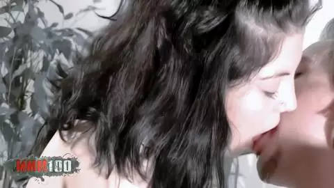 La preciosa morena española Sonia Sánchez le come la polla a un actor amateur photo 02