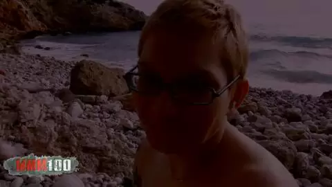 Steph Debar posando  delante de la barra  photo 16