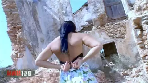 Susana Abril desnudandose  alrrededores de esta casa abandonada  photo 09