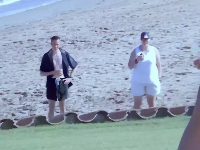 Bonita y pequeña rubia checa Suzana exhibiéndose en la calle pública photo 14