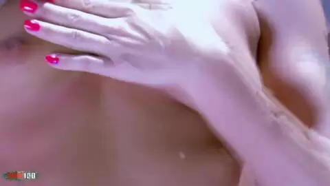 Tamarah Dix desnudandose  en la piscina photo 06