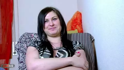 Entrevista a la bella morena francesa Tania Berry photo 12