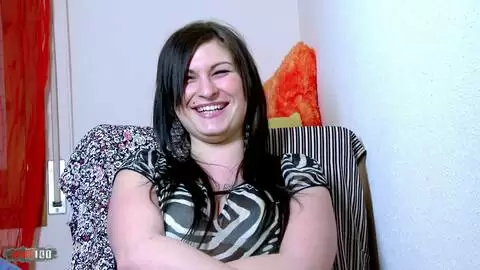 Entrevista a la bella morena francesa Tania Berry photo 13