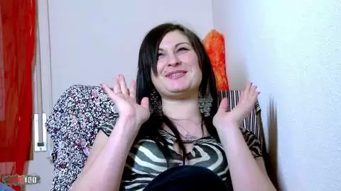 Entrevista a la bella morena francesa Tania Berry photo 16