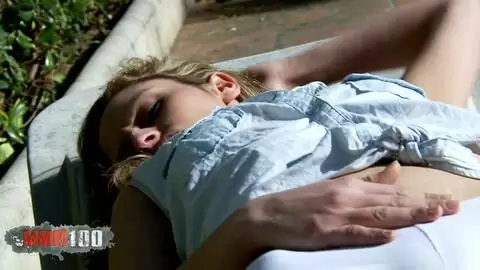 Puta no aguanta mas y se mea photo 02