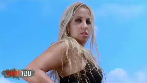 Thais Jebi desnudandose  al lado del mar   photo 03