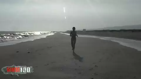 French milf tigra desnuda en las olas photo 16