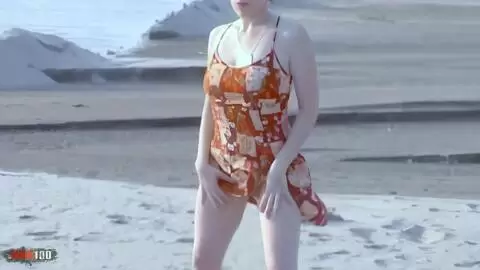 Sensacional striptease de la guapa rubia Tigra se desnuda junto al mar y acaba totalmente desnuda photo 05