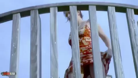 Sensacional striptease de la guapa rubia Tigra se desnuda junto al mar y acaba totalmente desnuda photo 14