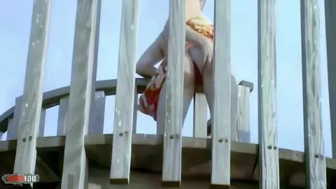 Sensacional striptease de la guapa rubia Tigra se desnuda junto al mar y acaba totalmente desnuda photo 15