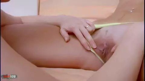 La milf francesa Tigra se divierte con Noemí, una preciosa jovencita polaca photo 06