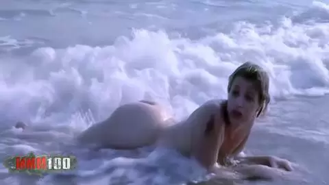 Tigra enseñando su cuerpo by the beach photo 08