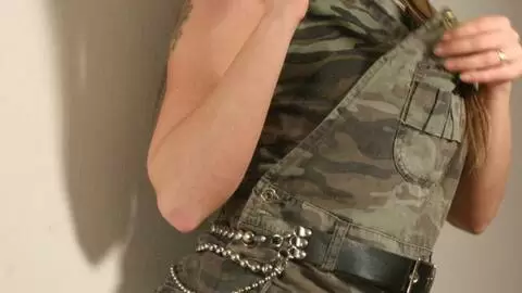 Tigra posando  en las escaleras  photo 3