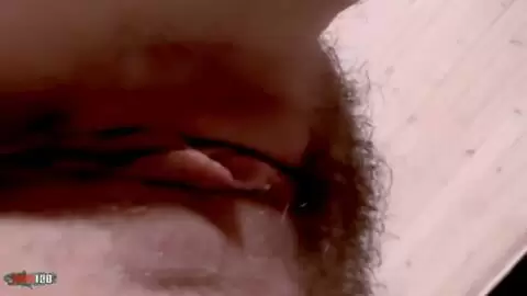 Tina se toca su cono peludo photo 16