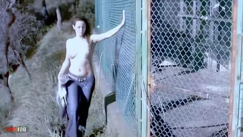 La joven amateur española Tina, desnuda al aire libre photo 02