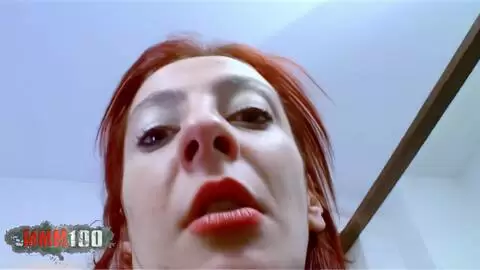 Ursula posando  en una habitación  photo 07