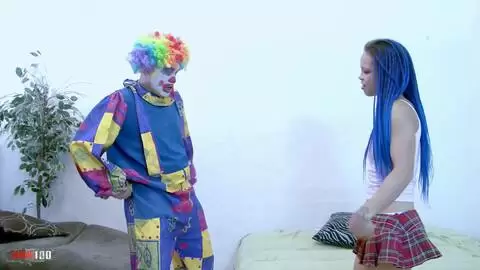 Un viejo payaso muy pervertido se folla a la joven Ashley Luvbug photo 04