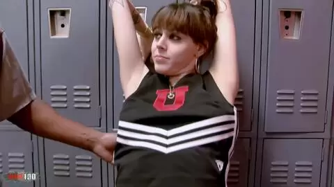 La animadora caliente Nella Jay follada profundamente por una gran polla negra en el vestuario photo 02