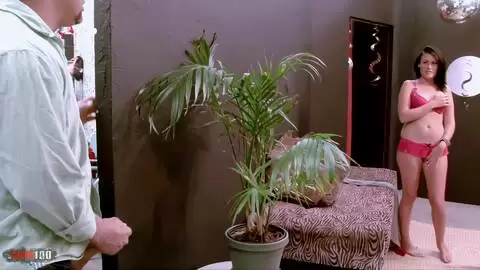 La guapa morena Ashli Ames follada por un pervertido mayor photo 01