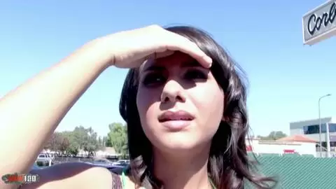 La atractiva morena Alana Leigh folla una gran polla con corrida sobre los pechos.
 photo 01