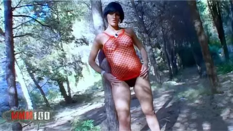 La morena francesa Alicia Dark haciendo un striptease en el bosque photo 01