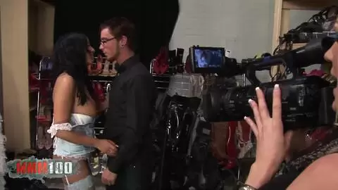 Trío en la zapatería con dos zorras tetonas: Cindy Behr y Romana Ryder photo 03