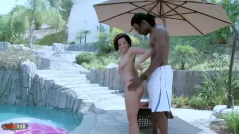 Vanessa Leon: Latina sexy follada dura por una gran cola negra